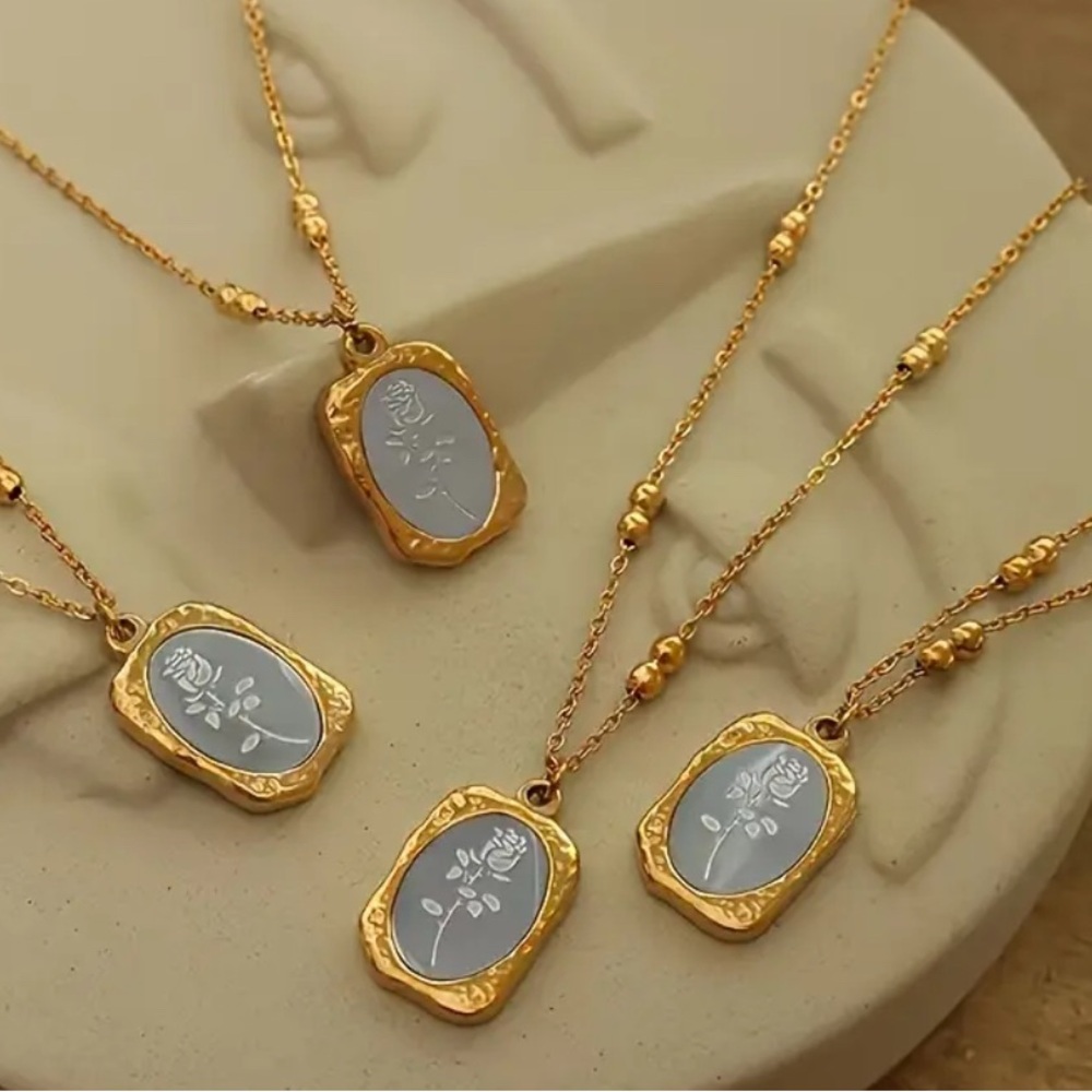High-end Quality: Exquisitely Rose Mirror Titanium Steel Retro Pendant Necklace